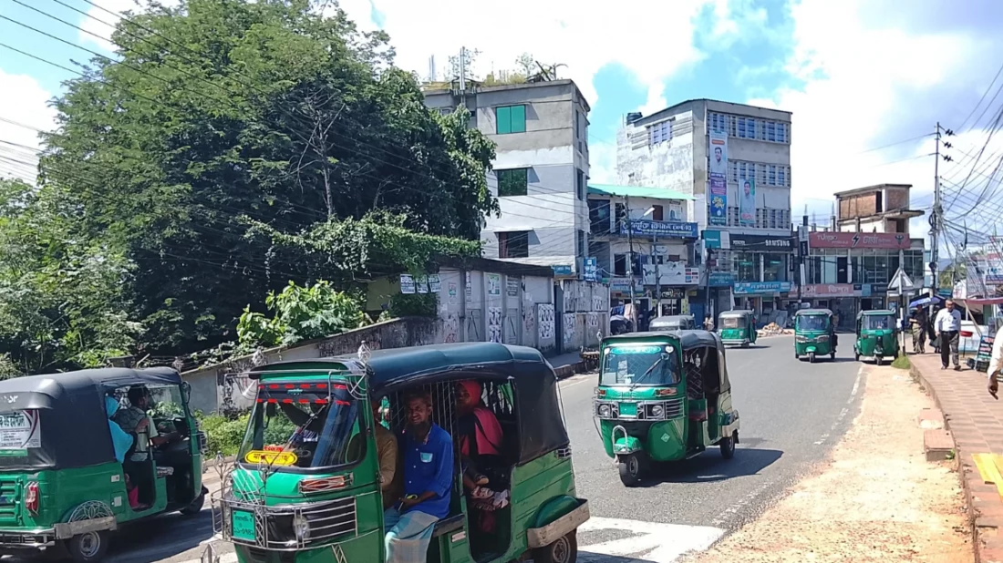 অবরোধের প্রভাব নেই, রাঙ্গামাটিতে চলছে গাড়ি
